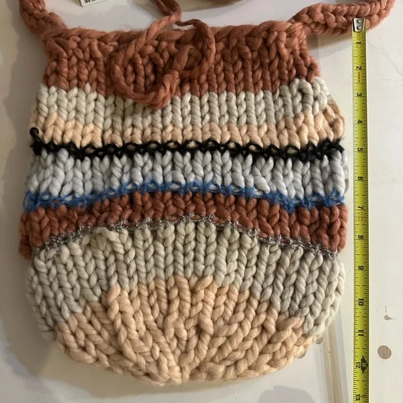 NWT, UO Kimchi Blue chunky crochet striped hobo bag - Picture 8 of 12